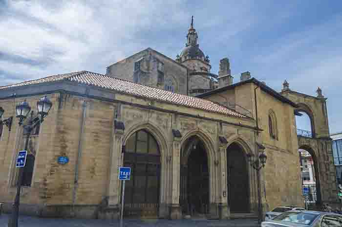 Vizcaya - Bilbao - iglesia de San Antón 2.jpg